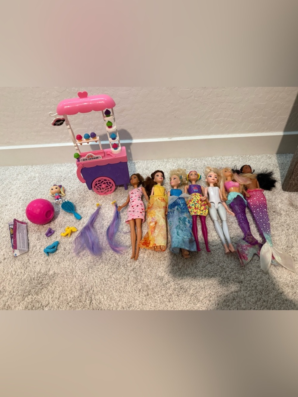 Barbies and ice cream play stand